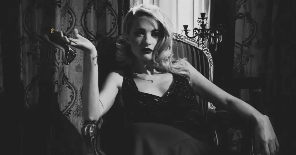 femme fatale tips: smoking woman