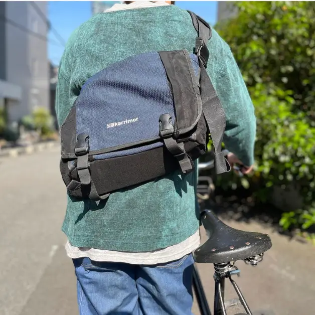 messenger bag early 2000s fashion for men